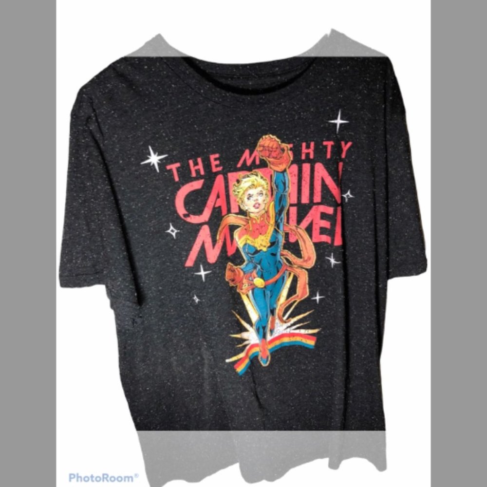 Captain Marvel Tshirt boys size xl